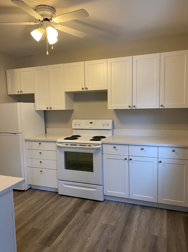 Photo - Hillcrest Manor