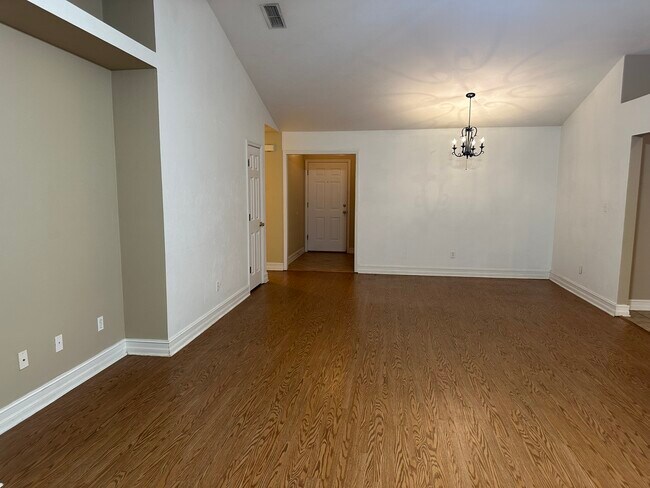 Photo - 2382 Heathrow Dr