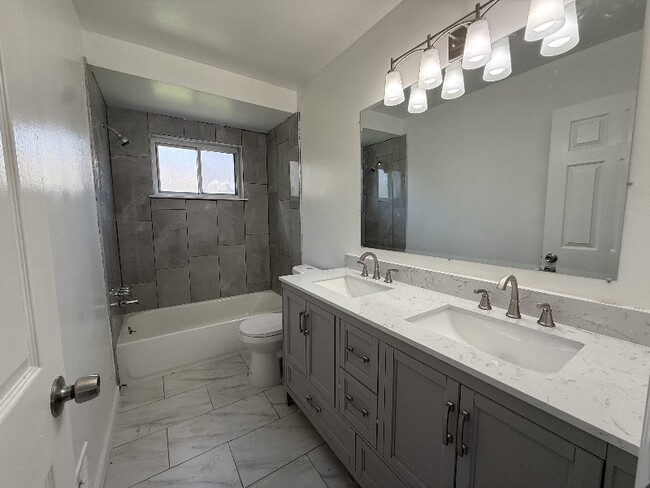 Photo - 19627 Algonac St