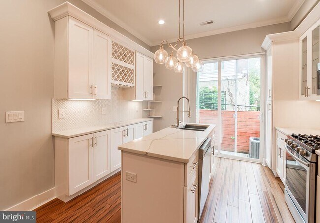 Photo - 2329 Gerritt St