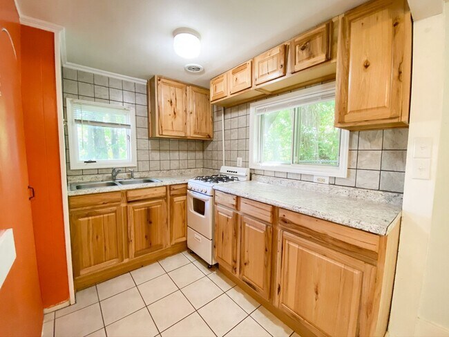 Photo - Wood St. Duplex (2818/2822) Unit 2818