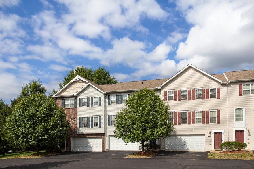 Luxury Townhomes 3 BD/2.5B
