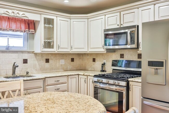 Photo - 9898 Wistaria St