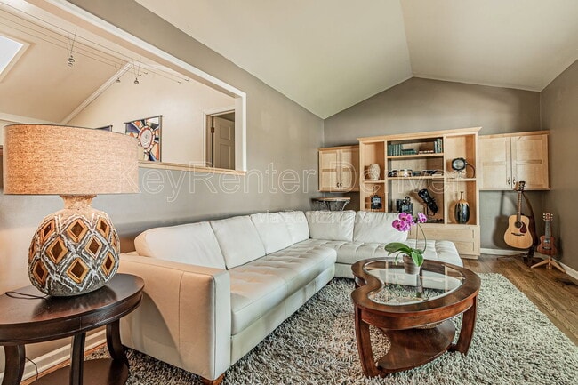 Photo - 1070 S Elmira St