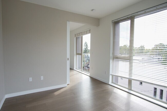 Photo - Fabulous Top Floor Sellwood 1-Bedroom with Condo-Grade Finishes! Unit 404