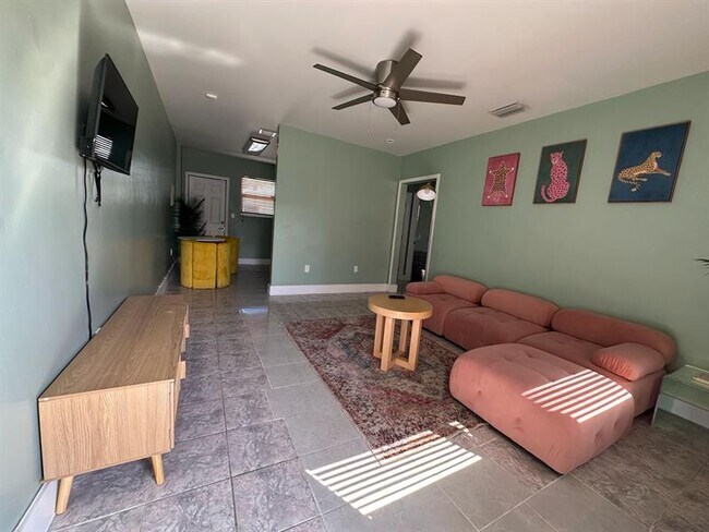 Photo - 1863 NE 161st St