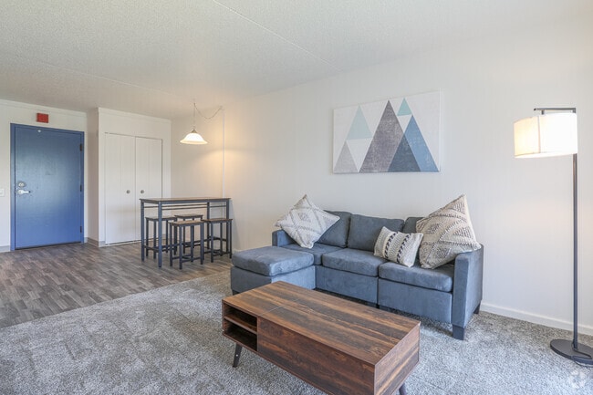 1 BR, 1 BA - 528 SF