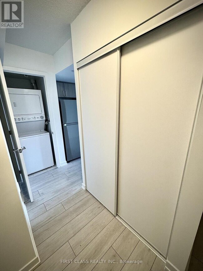 Photo - 556 Marlee Ave Unité 718