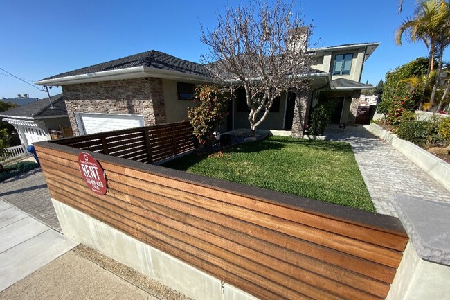 Property Front yard - 625 30th St Townhome