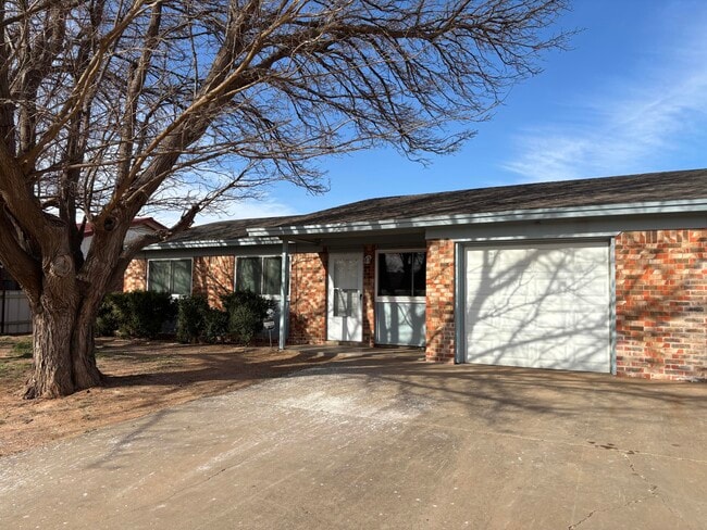7406 Globe Ave