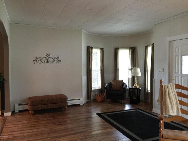 Photo - 1100 Bemidji Ave N