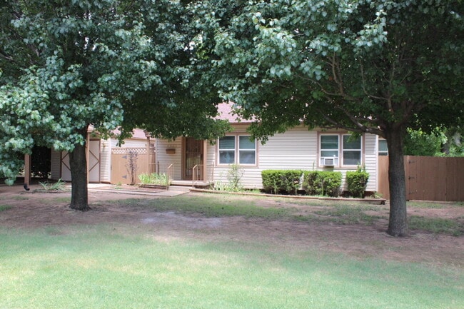 Building Photo - 4521 SE 22nd St Rental