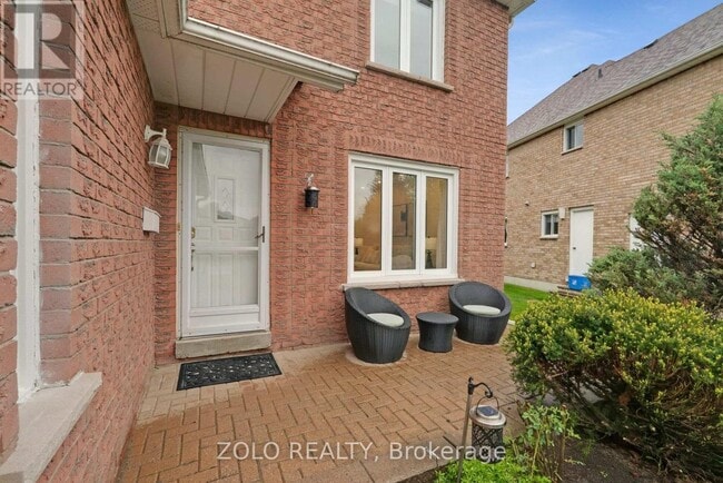 Photo - 272 Elman Crescent