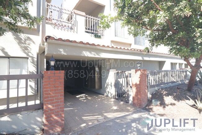 Building Photo - 2 bed, 2 Bath Condo with Community Pool Unit 15