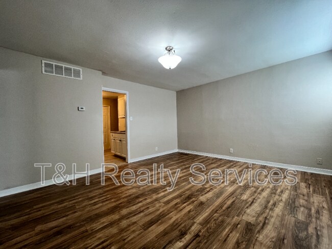 Photo - 4924 Farrington Ave