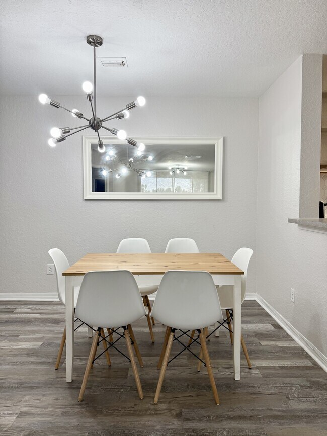 Photo - 7511 Seurat St