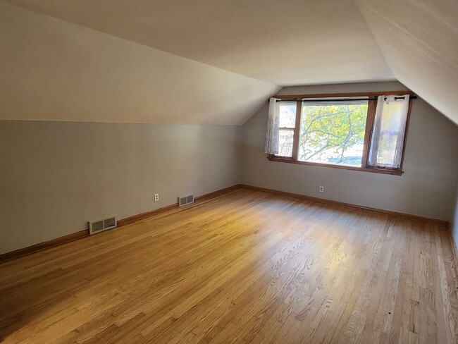 3959 N 75th St