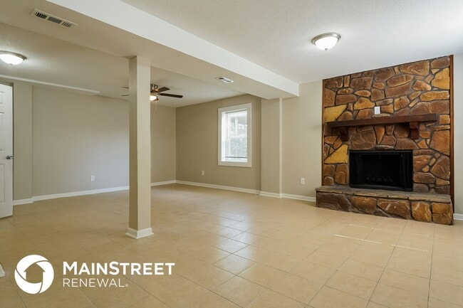 Photo - 1833 Huntington Dr