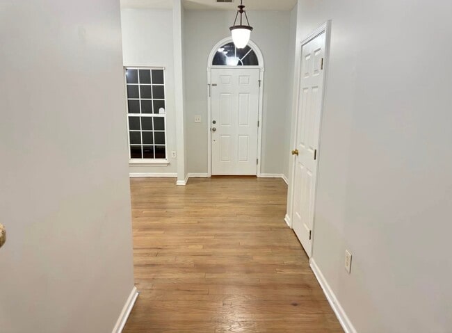 Photo - 209 Highgate Cir