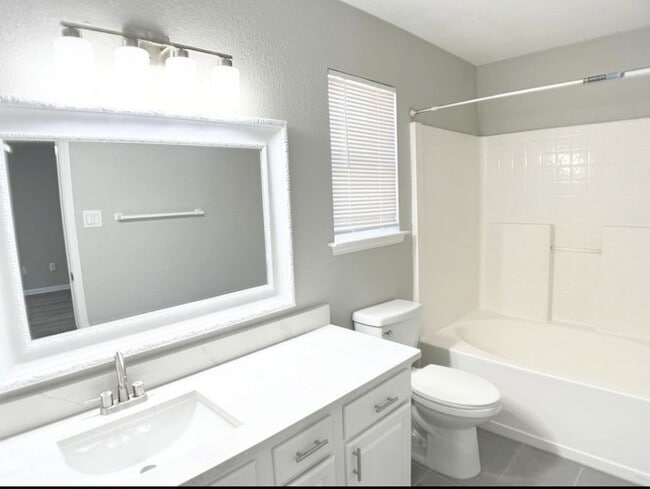 Photo - 3913 Periwinkle Dr