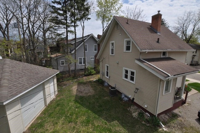 Photo - 921 Sylvan Ave