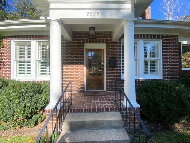 Photo - 2225 Blossom St