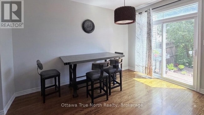Photo - 308 Glenbrae Ave