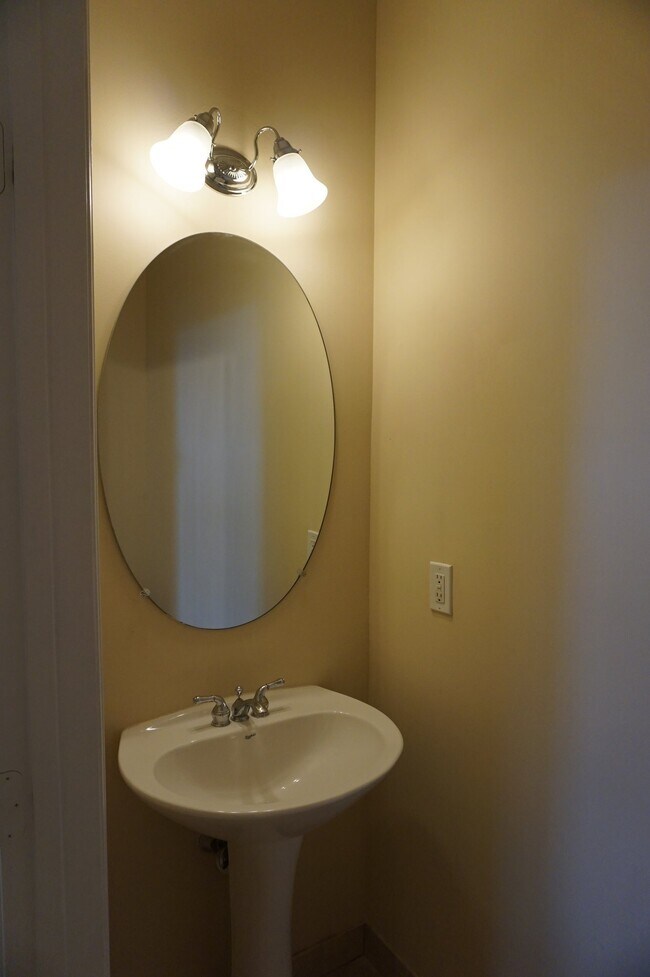 Photo - 335 E Thatch Palm Cir