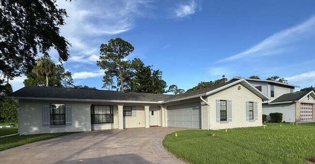 Building Photo - Beautiful 3 Bedroom Home with Huge Yard!