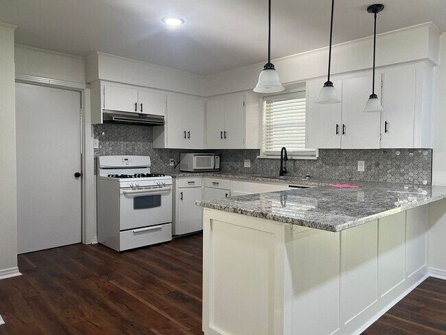Photo - 304 S Claremont Ave