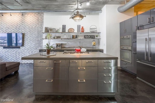 Photo - 1 br, 1 bath Apartment - 311 W 5th St