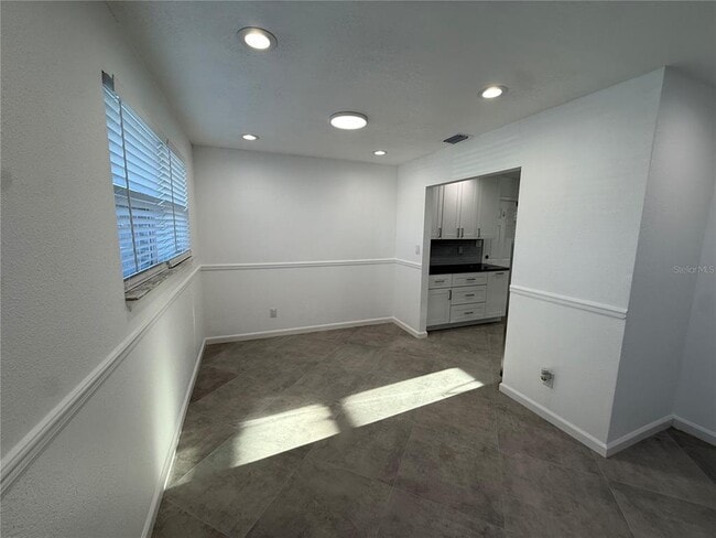 Photo - 15573 Bedford Cir E