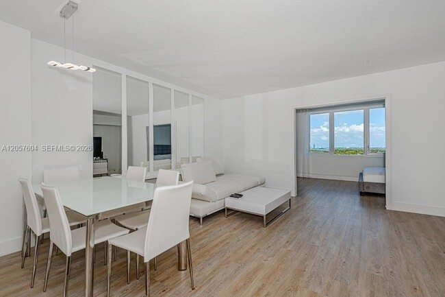 Building Photo - 2301 Collins Ave Unit 1528
