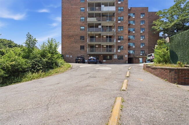Building Photo - 671 Bronx River Rd Unit 2N
