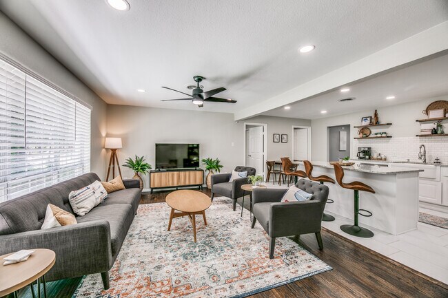 Photo - 2519 Highwood Dr