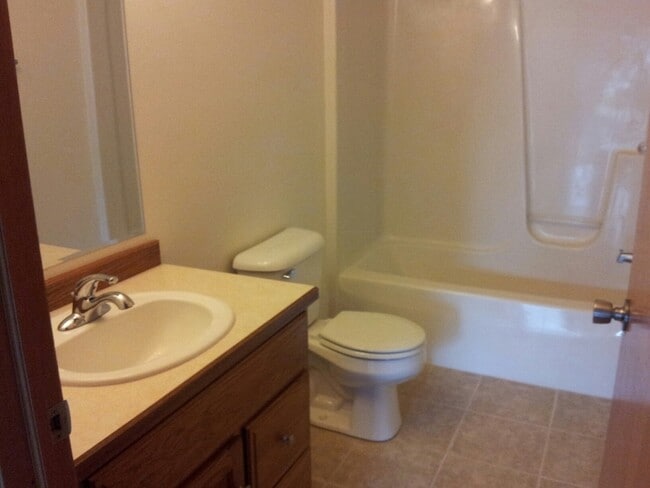 Photo - 423 W 2nd Pl