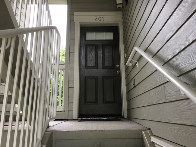 Photo - Available Now: 1 bedroom Condo in Grand Oaks