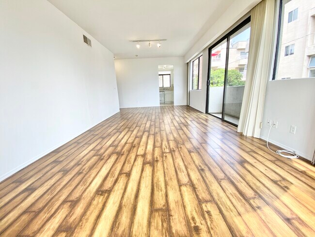 Photo - 316 N Oakhurst Dr Unit 103