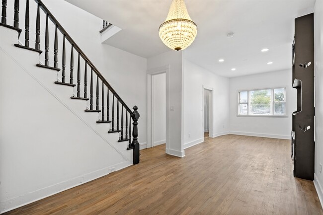 Photo - 108 Stegman St