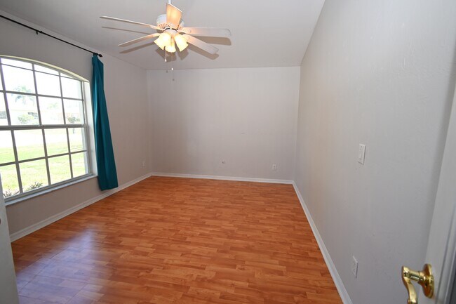 Photo - 136 SE 19th Ln