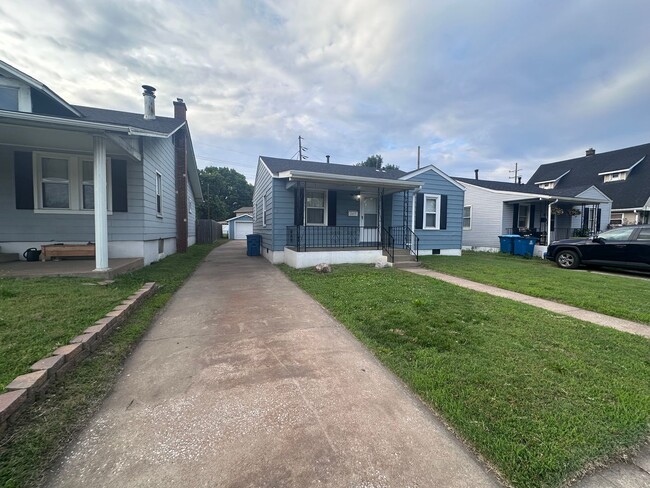 Photo - 2415 Jerden Ave