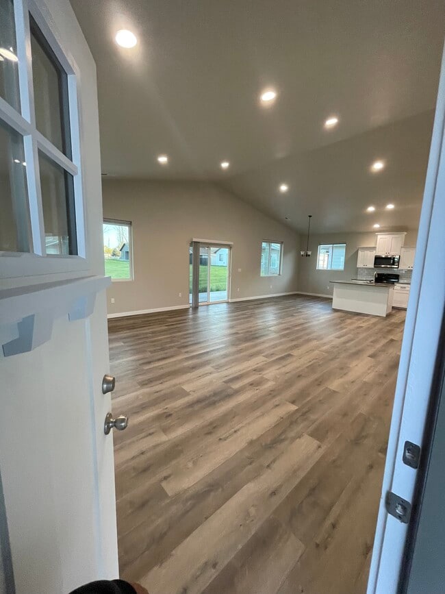 Photo - 6063 Murray Way NE