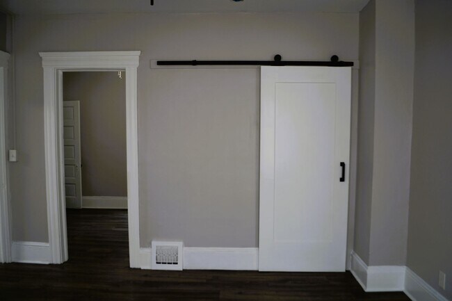 Photo - LJ Property Wakefield 6613-15 Unit 6613 Down