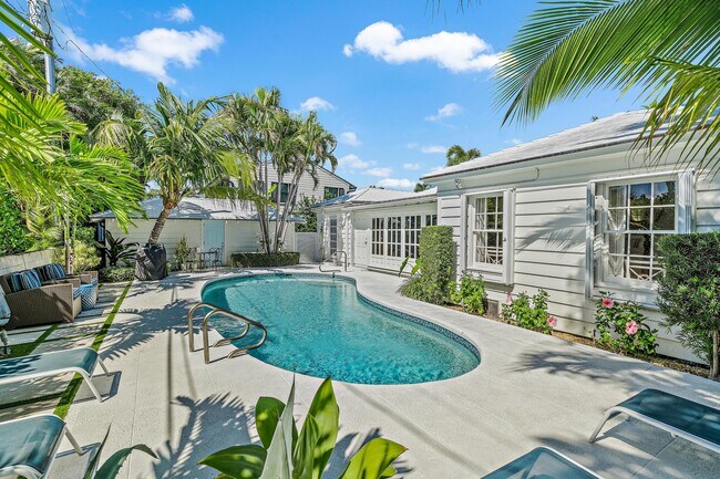 Photo - 230 Colonial Ln