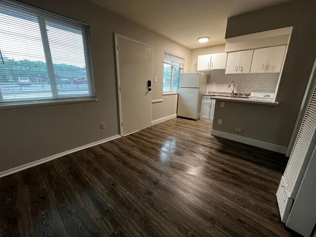 Photo - 201 N 30th St Apartment