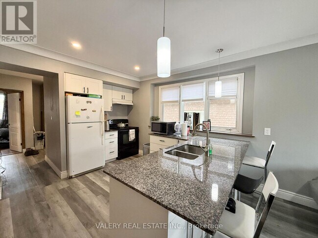 Photo - 1102 Langlois Ave