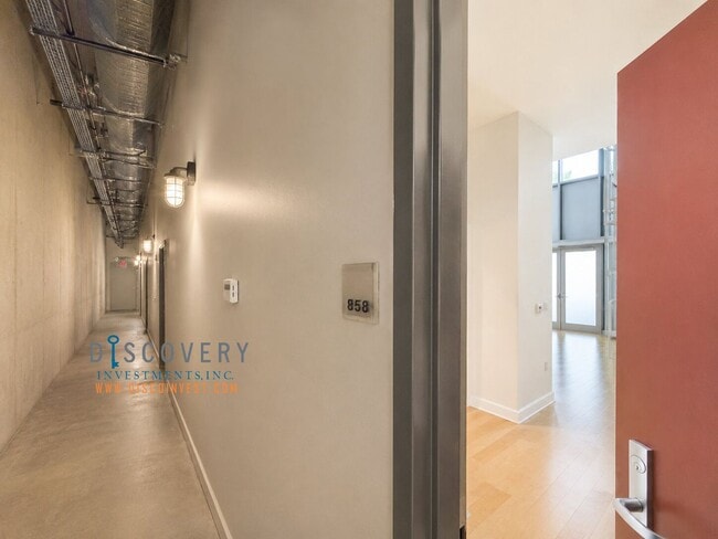 Photo - Modern Live/Work Loft At Market Square In Old Oakland Unit 858