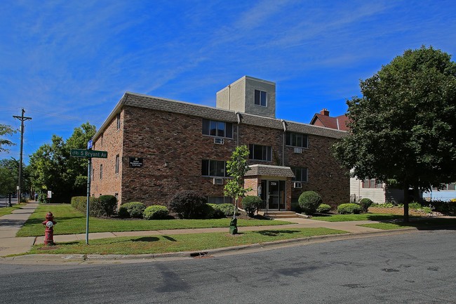Building Photo - 2324 Bryant Ave S Rental