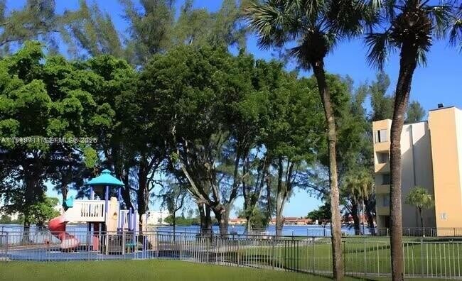 Photo - 10000 NW 80th Ct