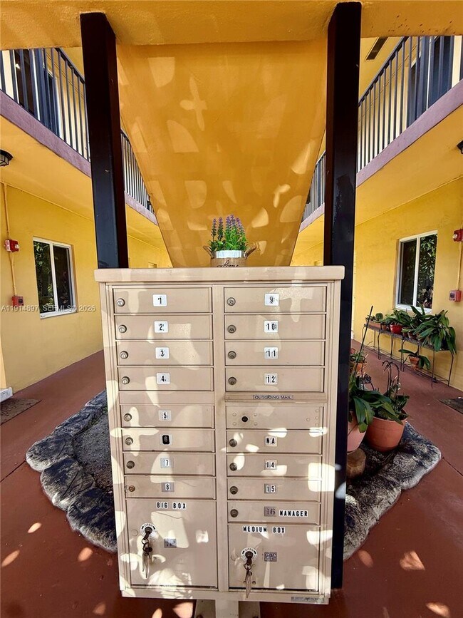 Photo - 1733 Mayo St Unit 9